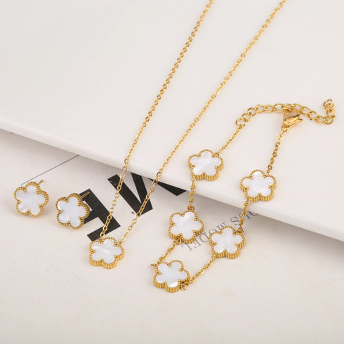 Adjustable Gold-Plated Stainless Steel Plant Flower Bracelet for Women – Trendy Clover Design with Five Leaf Petals, Waterproof & Anti-Allergic Jewelry Gift